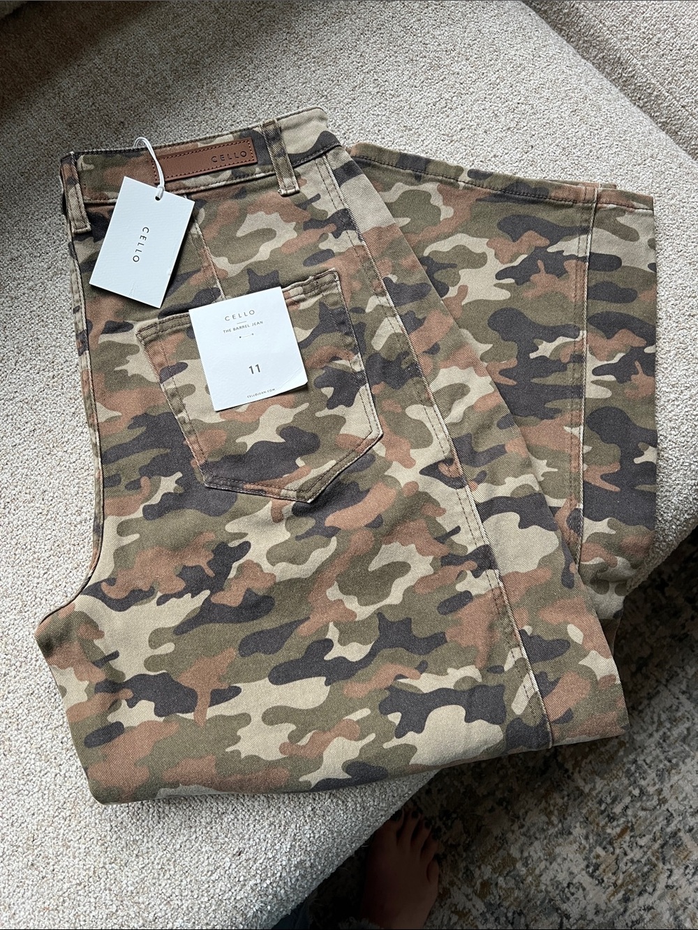 Women’s boutique camo barrel jeans sz 11.  Nwt